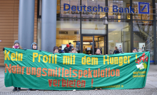 Protest gegen Spekulation mit Agrarrohstoffen vor Deutscher Bank, Berlin (Foto: Uwe Hiksch)